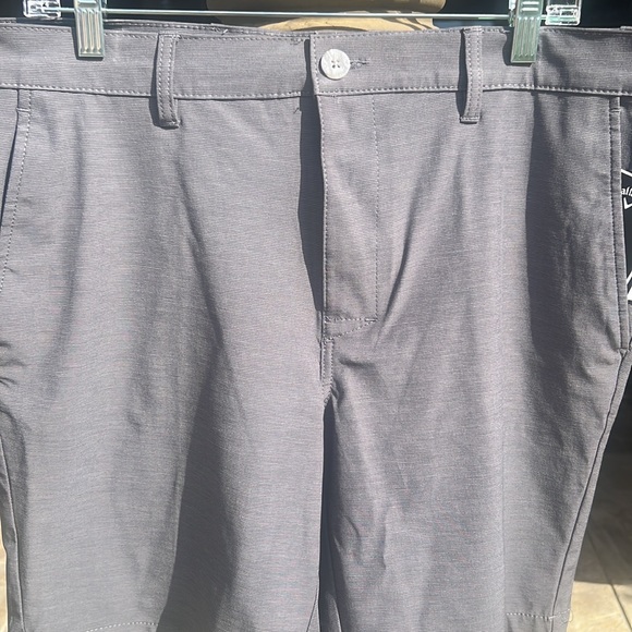CALLAWAY GOLF HYBRID SHORTS -NWT- GREY MENS 34 - Picture 2 of 4